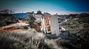 Νέος Βουτζάς: «Βουλιάζουν» στο ρέμα τρία σπίτια - Κίνδυνος επέκτασης και σε άλλα σπίτια