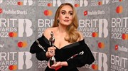 Brit Awards 2022: «Σάρωσε» η Adele στα βρετανικά μουσικά βραβεία