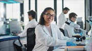 Eurostat: Περισσότερες γυναίκες στον χώρο των επιστημών και μηχανικής το 2020