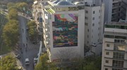 Εντυπωσιακή τοιχογραφία για τη βιωσιμότητα των πόλεων στη «σκιά» της Ακρόπολης