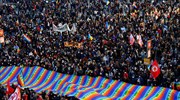 Κύμα συμπαράστασης προς το Κίεβο: Χιλιάδες διαδήλωσαν σε ευρωπαϊκές πόλεις κατά της ρωσικής εισβολής