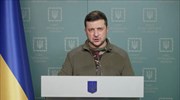 Ζελένσκι: Η Ρωσία δεν επιτρέπει σε αμάχους να φύγουν από τη Μαριούπολη