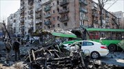 Η στιγμή που πύραυλος χτυπάει τρόλεϊ στο Κίεβο - Ένας νεκρός