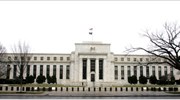 Fed: Μείωση επιτοκίων σε ιστορικά χαμηλά