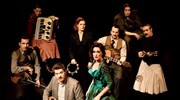 «Μαρίκα Νίνου – Σαν άστρο»: Παρατείνεται η παράσταση με ζωντανά ρεμπέτικα και χορό-ακροβασία