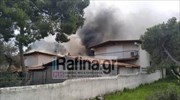 Πυρκαγιά σε μονοκατοικία στη Ραφήνα - Απεγκλωβίστηκαν 2 άτομα