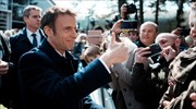 Γαλλικές εκλογές: Οι οπαδοί του Μακρόν συγκεντρώνονται στο Porte de Versailles