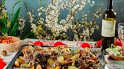 Πασχαλινό «πετιμεζάτο κατσικάκι» από την σεφ Ντίνα Νικολάου