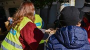 Δ. Αθηναίων: Εορταστικά γεύματα και πασχαλινά δώρα σε οικογένειες και άστεγους έως τη Δευτέρα