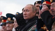 Ποιος είναι ο μυστηριώδης άνδρας που μίλησε με τον Πούτιν και «φούντωσε» τις φήμες διαδοχής