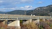 ΕΛΛΕΤ: Σταματήστε την κατεδάφιση της ιστορικής σιδηροδρομικής γέφυρας του Ευήνου