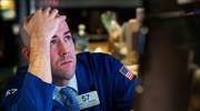 Wall Street: Βαριές απώλειες στους δείκτες, 700 μονάδες χάνει ο Dow Jones