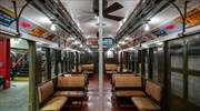Τέλος εποχής: Παλιά βαγόνια του μετρό «επιπλέουν» στο λιμάνι της Νέας Υόρκης και αποσύρονται