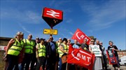 Παραλύει η Βρετανία από την τριήμερη απεργία στους σιδηροδρόμους