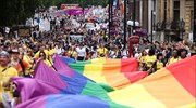 Βρετανία: Η κοινότητα των ΛΟΑΤΚΙ+ γιορτάζει 50 χρόνια από το πρώτο Pride στο Λονδίνο