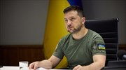 Ουκρανία: Ο Ζελένσκι παραδέχτηκε ότι ο στρατός αποσύρθηκε από το Λισιτσάνσκ αλλά υπόσχεται ότι «θα επιστρέψει»
