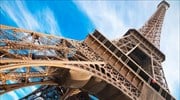 Παρίσι: Με βάψιμο κρύβουν την κακή κατάσταση του Πύργου του Άιφελ