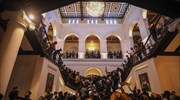 Σρι Λάνκα: Στις φλόγες η κατοικία του πρωθυπουργού