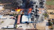 Ασπρόπυργος: Μεγάλη φωτιά σε εργοστάσιο με παλέτες - Επεκτάθηκε σε επιχείρηση με λιπαντικά