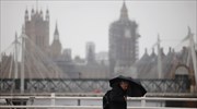 Οι Ευρωπαίοι γίνονται μελαγχολικοί και τους Βρετανούς περιμένει άγριος χειμώνας