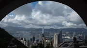 Το Χονγκ Κονγκ μειώνει την καραντίνα σε ξενοδοχεία για τις διεθνείς αφίξεις