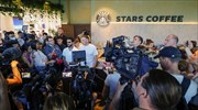 Ρωσία: Έφυγαν τα Starbucks, ήρθαν τα Stars Coffee- Φίλος των Πούτιν και Καντίροφ ο νέος ιδιοκτήτης