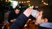Βρετανία: Ο ένας στους τρεις στις παμπ διαλέγει ποτό χωρίς αλκοόλ