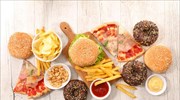 Έρευνα: Η κατανάλωση υπερ-επεξεργασμένων τροφίμων αυξάνει τον κίνδυνο για COVID-19