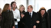 «Η ζωή της οικογένειας Πούτιν στο εξωτερικό - διαφθορά, μπαλέτο και ένας στρατός φρουρών»