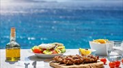 Ποια ελληνικά φαγητά προτιμούν οι τουρίστες του καλοκαιριού;