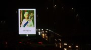 «Ο Θεός σώζει τη βασίλισσα» - Οι Βρετανοί θρηνούν για την Ελισαβετ (φωτογραφίες)