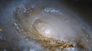 Σπάνιο υπέροχο γαλαξία αποκάλυψε το Hubble (βίντεο)