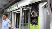 Μπαράζ εμπρησμών σε τράπεζες τα ξημερώματα