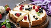 Τι σχέση έχει το cheesecake με την αρχαία Ελλάδα και πού θα το φάμε σήμερα;