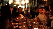 Νέα «ήθη» στο Βέλγιο: «Δείπνο στο σκοτάδι» και μόνο κρύα πιάτα κατά της ενεργειακής κρίσης