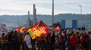 Γαλλία: Συνεχίζονται οι απεργίες στα διυλιστήρια, σε επιτάξεις προχωρά η κυβέρνηση