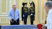 Ο Ερντογάν παίζει πινγκ πονγκ με τον πρόεδρο του Καζακστάν