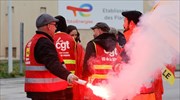 Γαλλία: Η κυβέρνηση πιέζεται από τις απεργίες και ζητεί από την Total να αυξήσει τους μισθούς