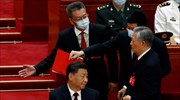 Χου Τζιντάο: Ο πρώην πρόεδρος της Κίνας που «αποβλήθηκε» από την ομιλία του Σι Τζινπίνγκ