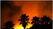 Συνεχίζεται η μάχη με τις φλόγες στο Λος Αντζελες