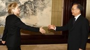 Κλίντον: Eπιτακτική ανάγκη συνεργασίας με Κίνα