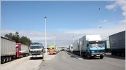 Ουρές φορτηγών σε σταθμούς Ευζώνων - Προμαχώνα