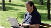 Περισσότεροι Έλληνες φλερτάρουν μέσω διαδικτύου