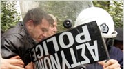 Σε κλίμα έντασης η προσαγωγή του Παύλου Ψωμιάδη στην Ευελπίδων