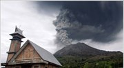 Χιλιάδες ανέστιοι μετά την ενεργοποίηση ηφαιστείου στην Ινδονησία
