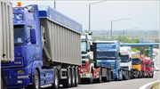 Αμετακίνητοι στις θέσεις τους οι ιδιοκτήτες φορτηγών