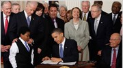 O Ομπάμα υπέγραψε τη μεταρρύθμιση για την υγεία