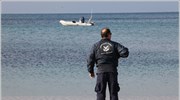 Έπεσαν στη θάλασσα για να αποφύγουν τη σύλληψη