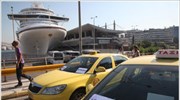 Κυκλοφοριακό χάος στο λιμάνι του Πειραιά από τα ακινητοποιημένα ταξί