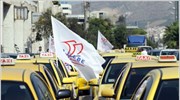 Αυτοκινητοπομπή ιδιοκτητών ταξί προς το υπουργείο Μεταφορών